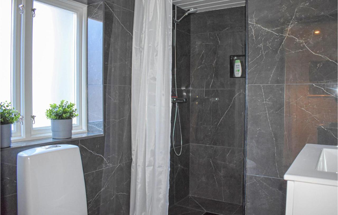 2 Bedroom Amazing Home In Fjaelkinge Екстериор снимка